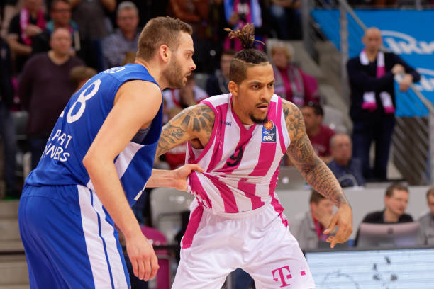 在对方防线 在对方防线