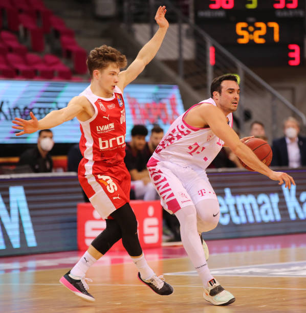 格外谨慎 格外谨慎