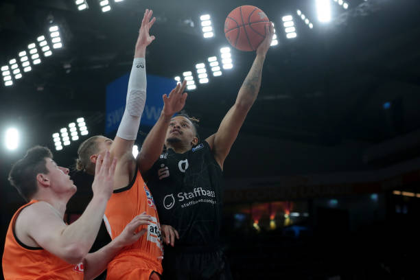 策应解放朱 策应解放朱